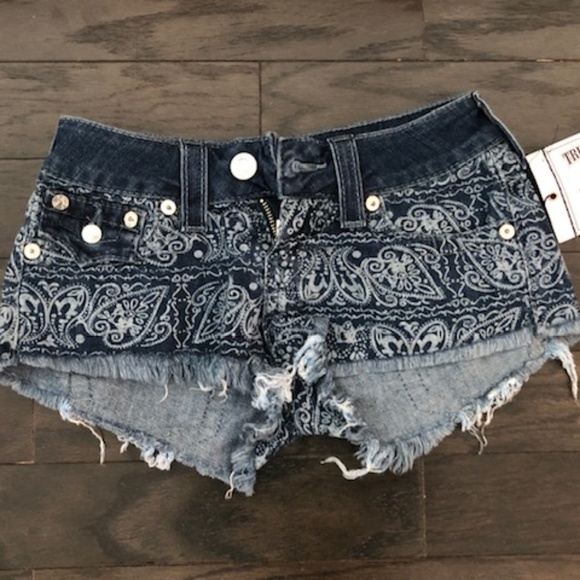 True Religion - Allover Print Cutoff Short- Size 2 - Picture 1 of 5